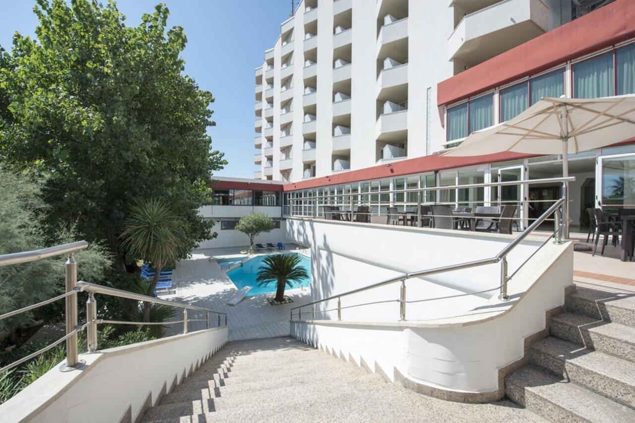 Grand Hotel Adriatico Montesilvano Exterior foto