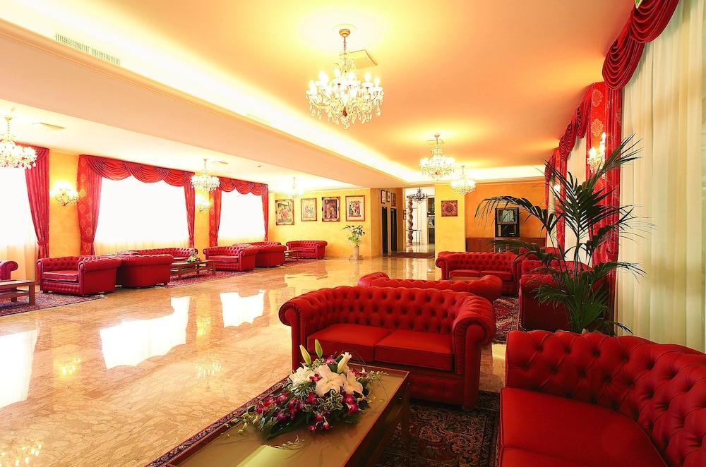 Grand Hotel Adriatico Montesilvano Exterior foto